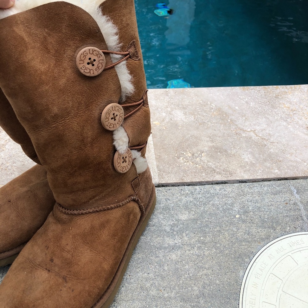 UGG Boots Classic Bailey Button